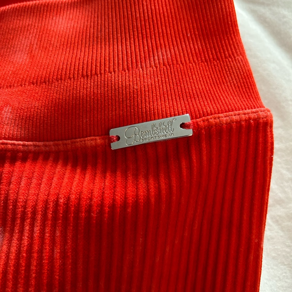 Bombshell Sportswear size M